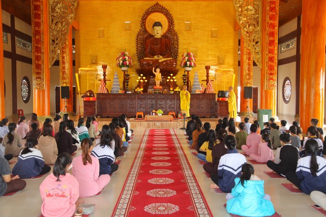 One-day Retreat for Teenager at Giai Lam pagoda