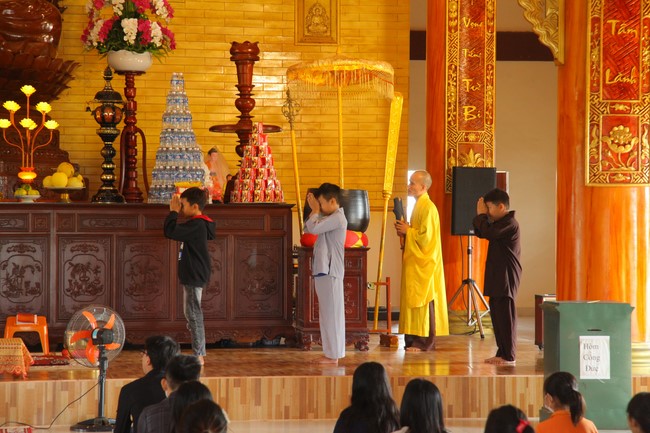One-day Retreat for Teenager at Giai Lam pagoda