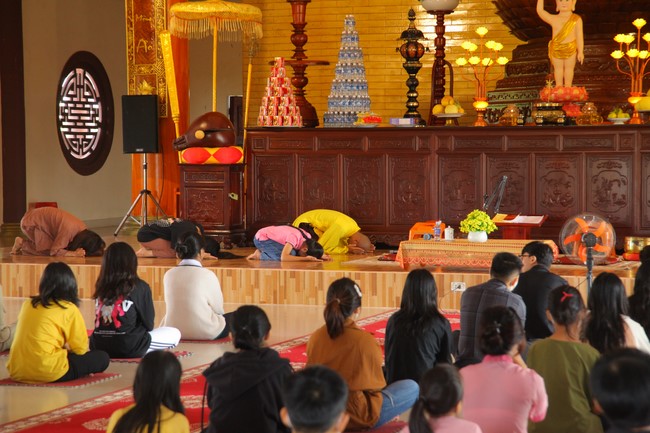 One-day Retreat for Teenager at Giai Lam pagoda