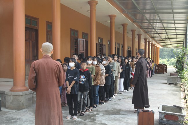 One-day Retreat for Teenager at Giai Lam pagoda