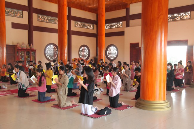 One-day Retreat for Teenager at Giai Lam pagoda