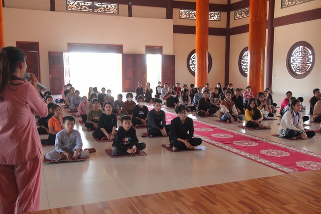 One-day Retreat for Teenager at Giai Lam pagoda