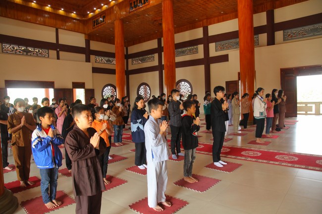 One-day Retreat for Teenager at Giai Lam pagoda