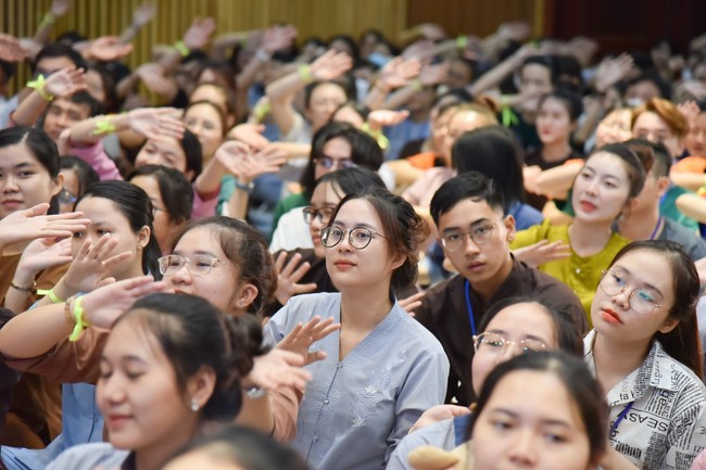 Khoá tu “Gốc Rễ Tâm Linh Xin Bồi Đắp” – CLB Nhân sinh