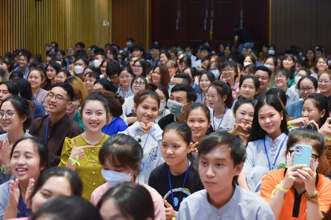 Khoá tu “Gốc Rễ Tâm Linh Xin Bồi Đắp” – CLB Nhân sinh