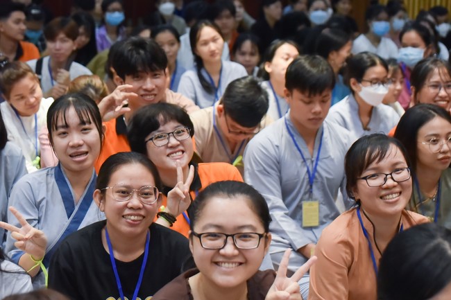 Khoá tu “Gốc Rễ Tâm Linh Xin Bồi Đắp” – CLB Nhân sinh