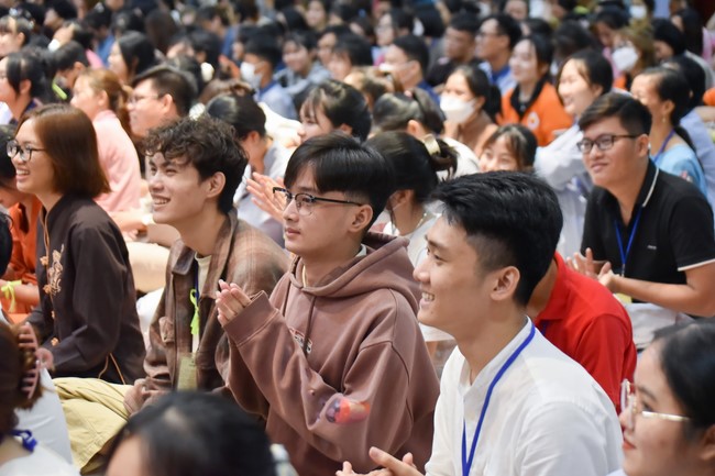 Khoá tu “Gốc Rễ Tâm Linh Xin Bồi Đắp” – CLB Nhân sinh