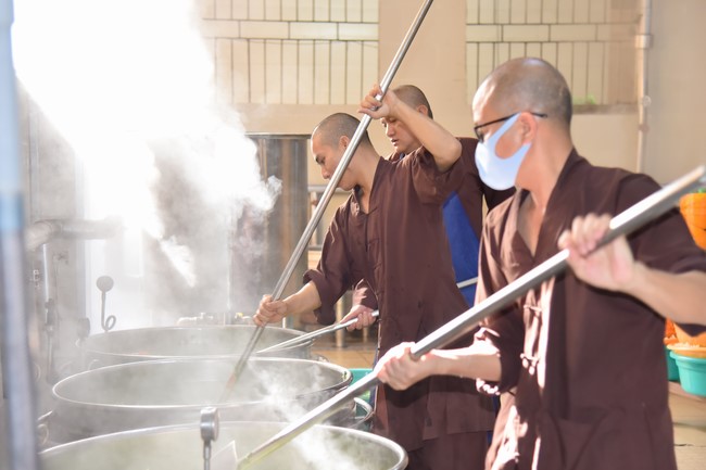 Khoá tu “Gốc Rễ Tâm Linh Xin Bồi Đắp” – CLB Nhân sinh