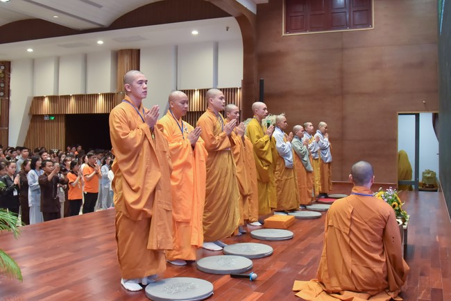 Khoá tu “Gốc Rễ Tâm Linh Xin Bồi Đắp” – CLB Nhân sinh