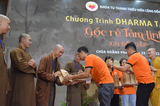 Khoá tu “Gốc Rễ Tâm Linh Xin Bồi Đắp” – CLB Nhân sinh