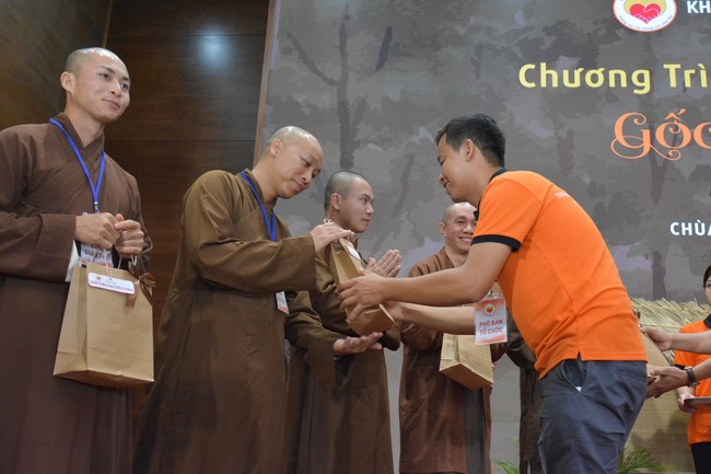 Khoá tu “Gốc Rễ Tâm Linh Xin Bồi Đắp” – CLB Nhân sinh