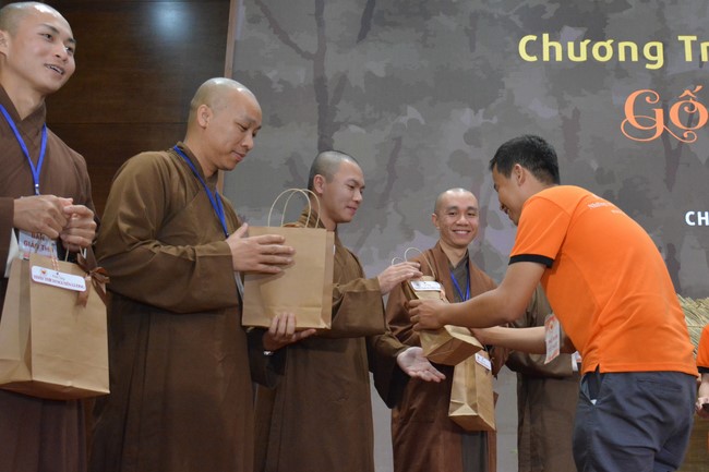 Khoá tu “Gốc Rễ Tâm Linh Xin Bồi Đắp” – CLB Nhân sinh