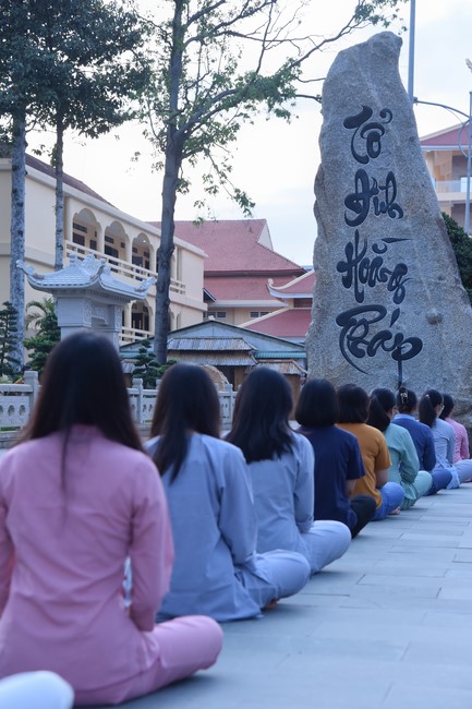 Khoá tu “Gốc Rễ Tâm Linh Xin Bồi Đắp” – CLB Nhân sinh