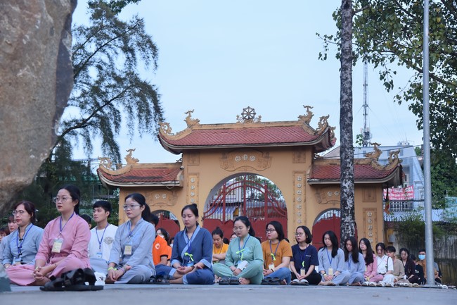 Khoá tu “Gốc Rễ Tâm Linh Xin Bồi Đắp” – CLB Nhân sinh