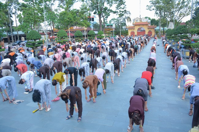 Khoá tu “Gốc Rễ Tâm Linh Xin Bồi Đắp” – CLB Nhân sinh