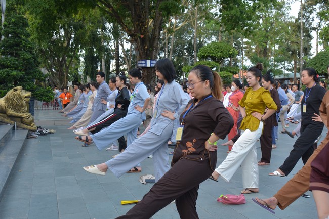 Khoá tu “Gốc Rễ Tâm Linh Xin Bồi Đắp” – CLB Nhân sinh