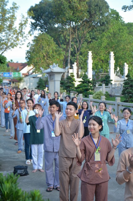 Khoá tu “Gốc Rễ Tâm Linh Xin Bồi Đắp” – CLB Nhân sinh