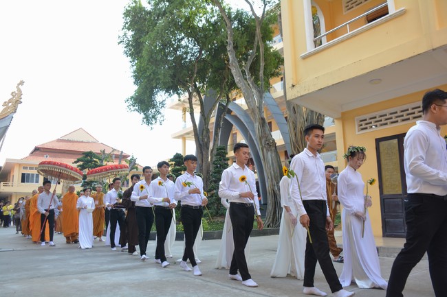 Khoá tu “Gốc Rễ Tâm Linh Xin Bồi Đắp” – CLB Nhân sinh