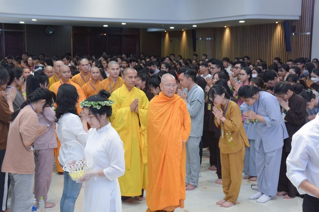 Khoá tu “Gốc Rễ Tâm Linh Xin Bồi Đắp” – CLB Nhân sinh