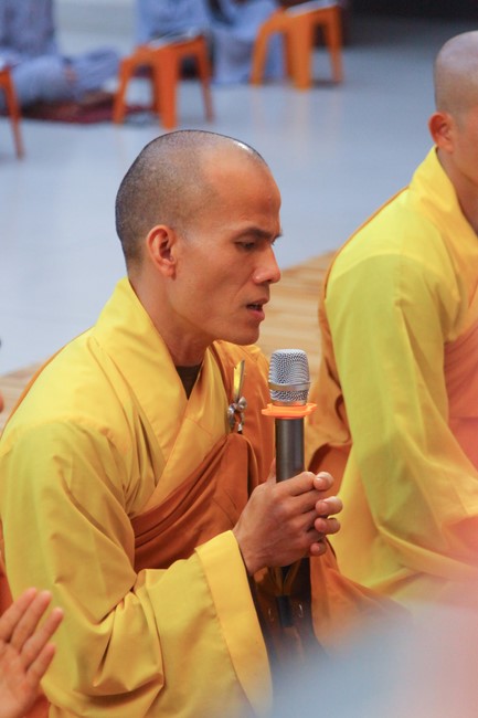 Repentance ceremony at Giai Lam Pagoda