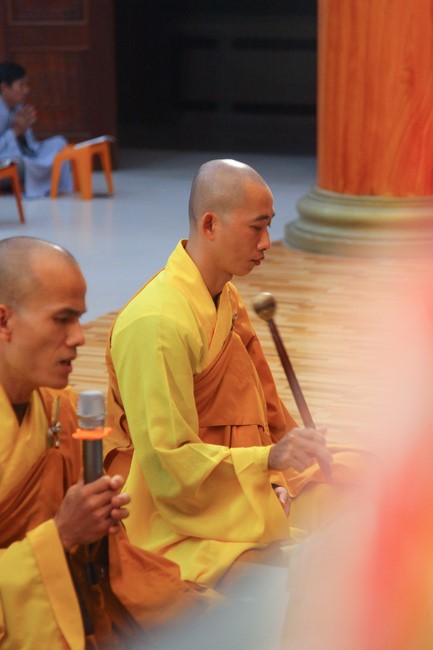 Repentance ceremony at Giai Lam Pagoda