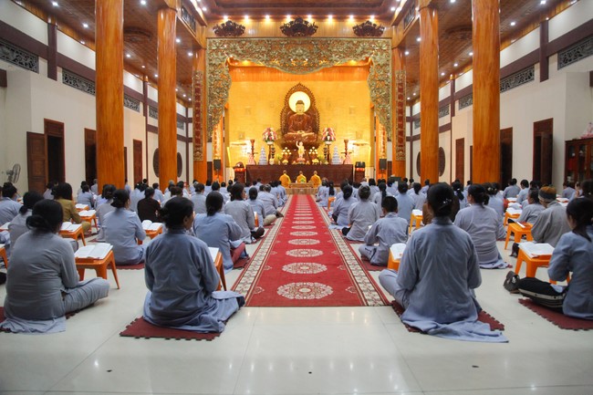 Repentance ceremony at Giai Lam Pagoda