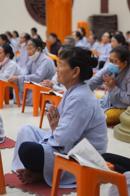 Repentance ceremony at Giai Lam Pagoda