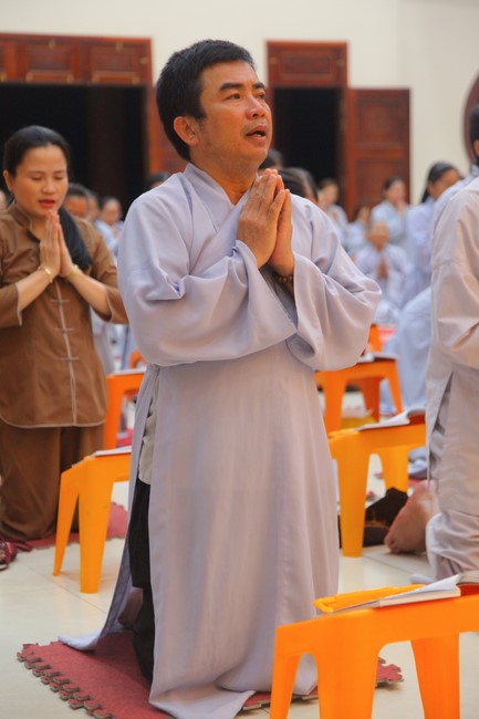 Repentance ceremony at Giai Lam Pagoda