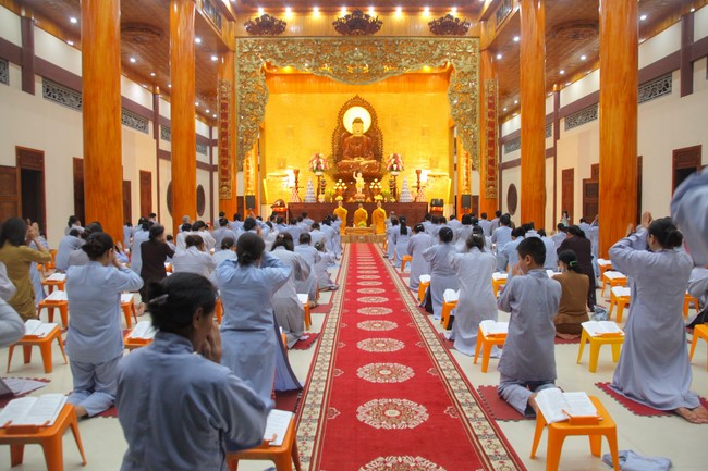 Repentance ceremony at Giai Lam Pagoda