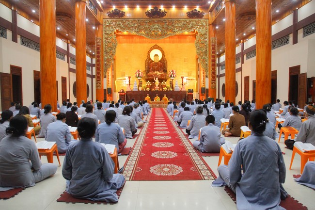 Repentance ceremony at Giai Lam Pagoda