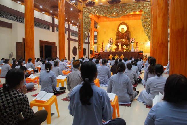 Repentance ceremony at Giai Lam Pagoda