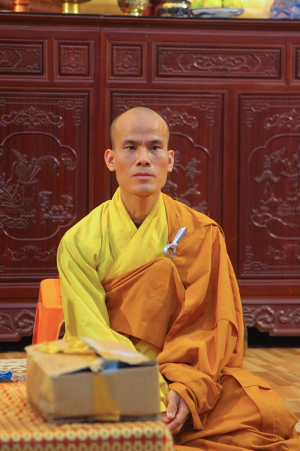 Repentance ceremony at Giai Lam Pagoda