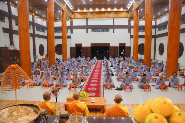 Repentance ceremony at Giai Lam Pagoda