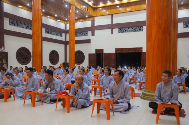 Repentance ceremony at Giai Lam Pagoda