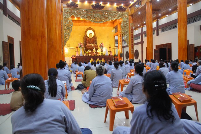 Repentance ceremony at Giai Lam Pagoda
