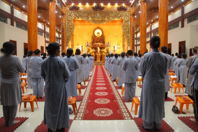 Repentance ceremony at Giai Lam Pagoda