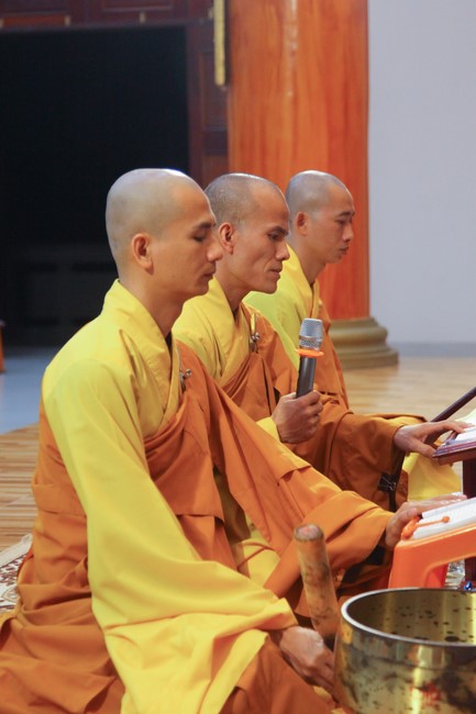 Repentance ceremony at Giai Lam Pagoda