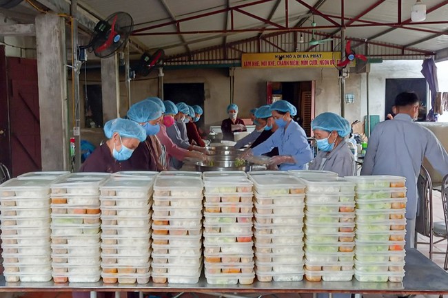 Meaningful Charity at Dong Cao Pagoda in Thanh Hoa