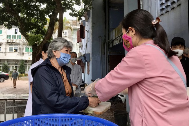 Meaningful Charity at Dong Cao Pagoda in Thanh Hoa