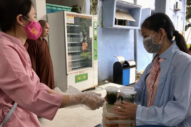 Meaningful Charity at Dong Cao Pagoda in Thanh Hoa