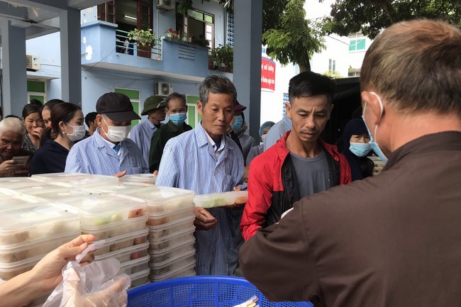 Meaningful Charity at Dong Cao Pagoda in Thanh Hoa