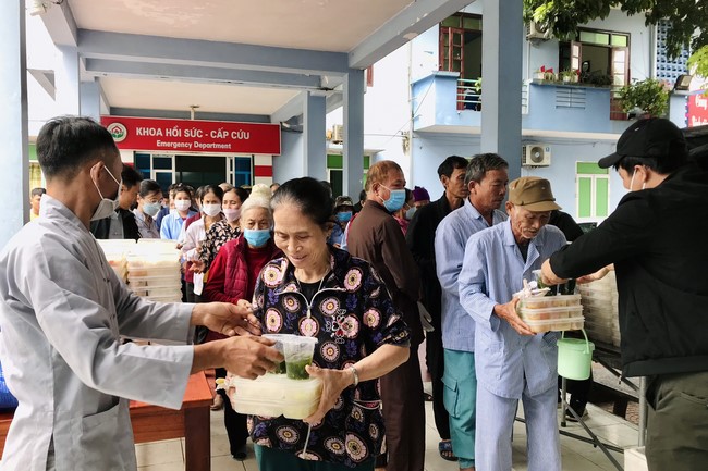 Meaningful Charity at Dong Cao Pagoda in Thanh Hoa