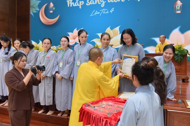 Cuộc thi “Thắp Sáng Đèn Tuệ” – lần IV