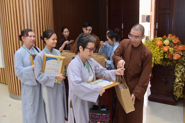 Cuộc thi “Thắp Sáng Đèn Tuệ” – lần IV