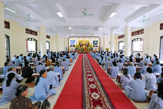 Solemnly organizing the Hoang Phap pagoda Founder 's death anniversary at Tây Khánh Pagoda