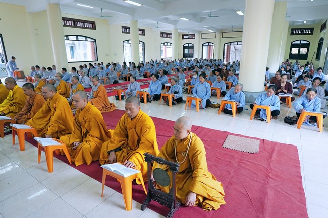 Solemnly organizing the Hoang Phap pagoda Founder 's death anniversary at Tây Khánh Pagoda