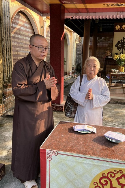 Solemnly organizing the Hoang Phap pagoda Founder 's death anniversary at Tây Khánh Pagoda