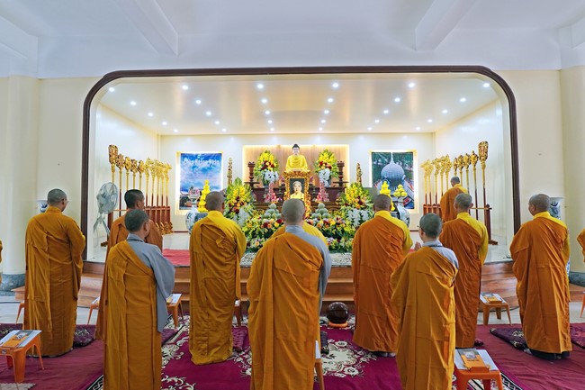Solemnly organizing the Hoang Phap pagoda Founder 's death anniversary at Tây Khánh Pagoda