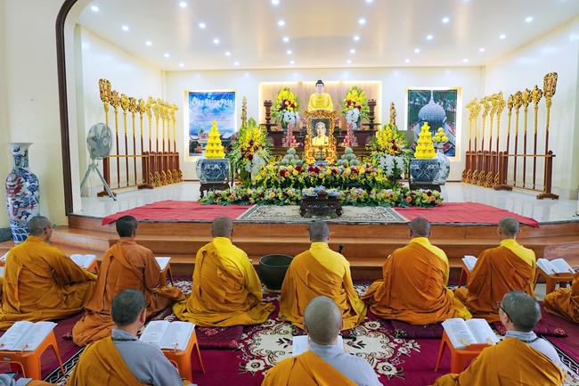Solemnly organizing the Hoang Phap pagoda Founder 's death anniversary at Tây Khánh Pagoda
