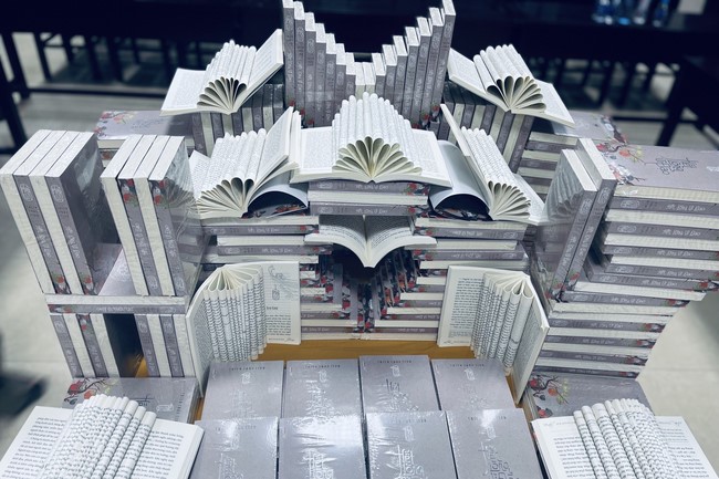 Donating books to Vietnam Buddhist University in Ho Chi Minh City